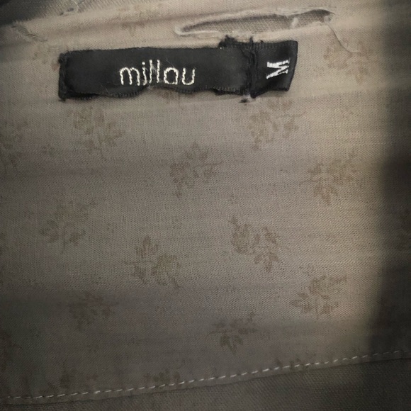 Button down - Picture 2 of 3